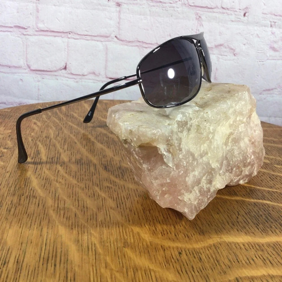 Black Metal Frame Sunglasses - Picture 2 of 4